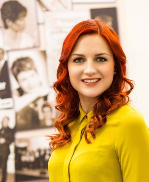 Melanie Oels